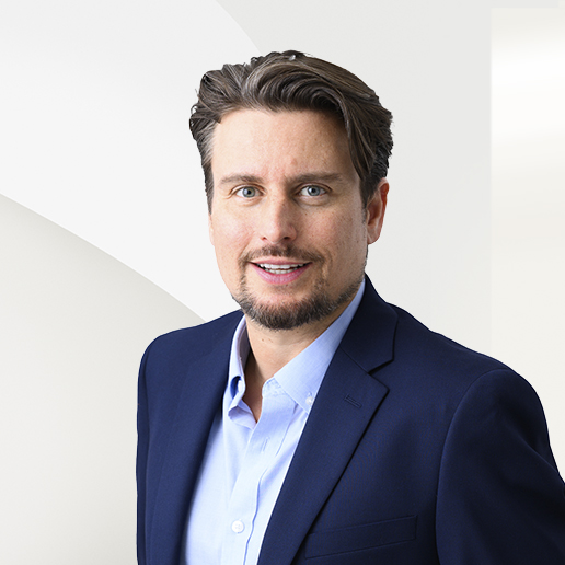 Csaba Yollin, Broker Associate with Engel & Völkers Santa Monica